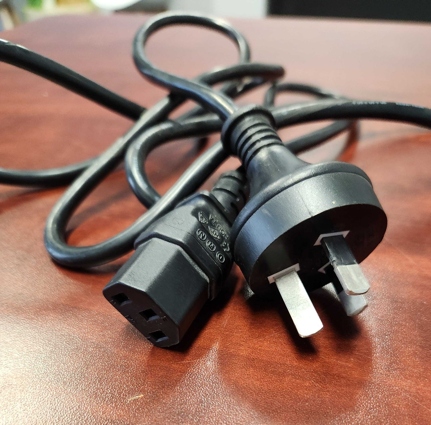 Heartway Mobility Scooter Power Cable: Three Prong End (Kettle Plug)